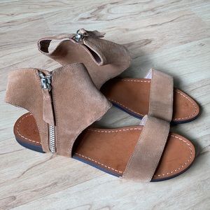 Vince Camuto suede sandals. Size 6.5 M / 36.5.